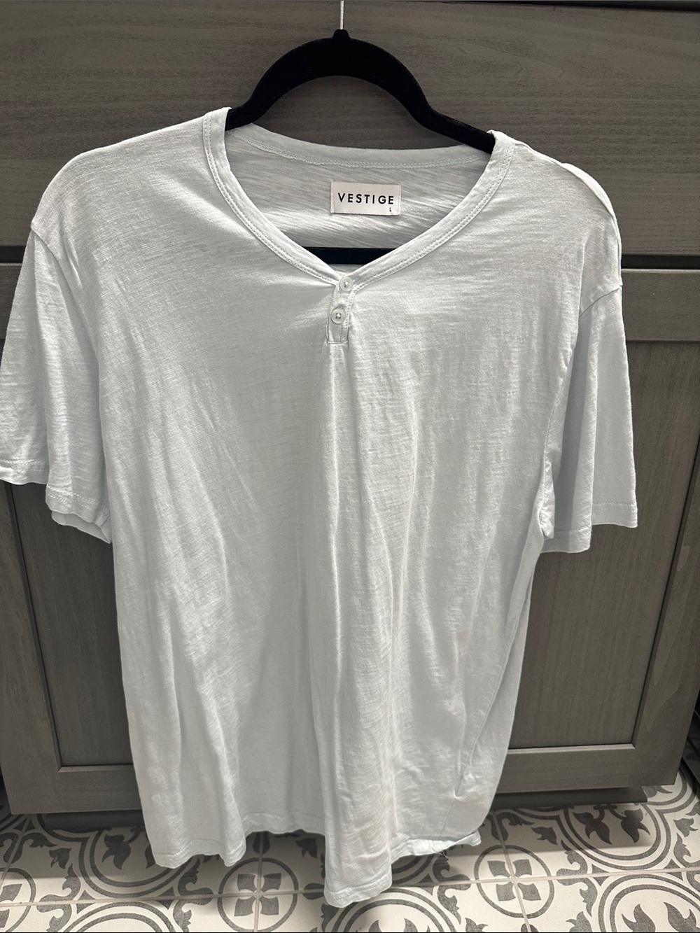 Vesti light blue  Short-Sleeve Henley Tee